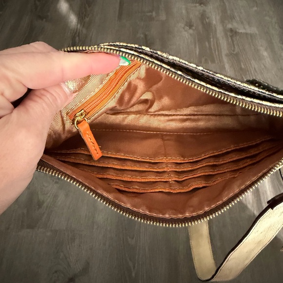 Hobo Darcy Crossbody Bag - Picture 9 of 10